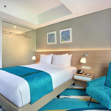 Holiday Inn Express Jakarta Wahid Hasyim By Ihg Exterior foto