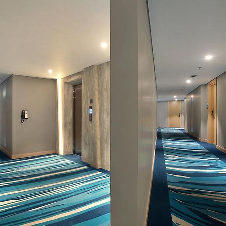 Holiday Inn Express Jakarta Wahid Hasyim By Ihg Exterior foto