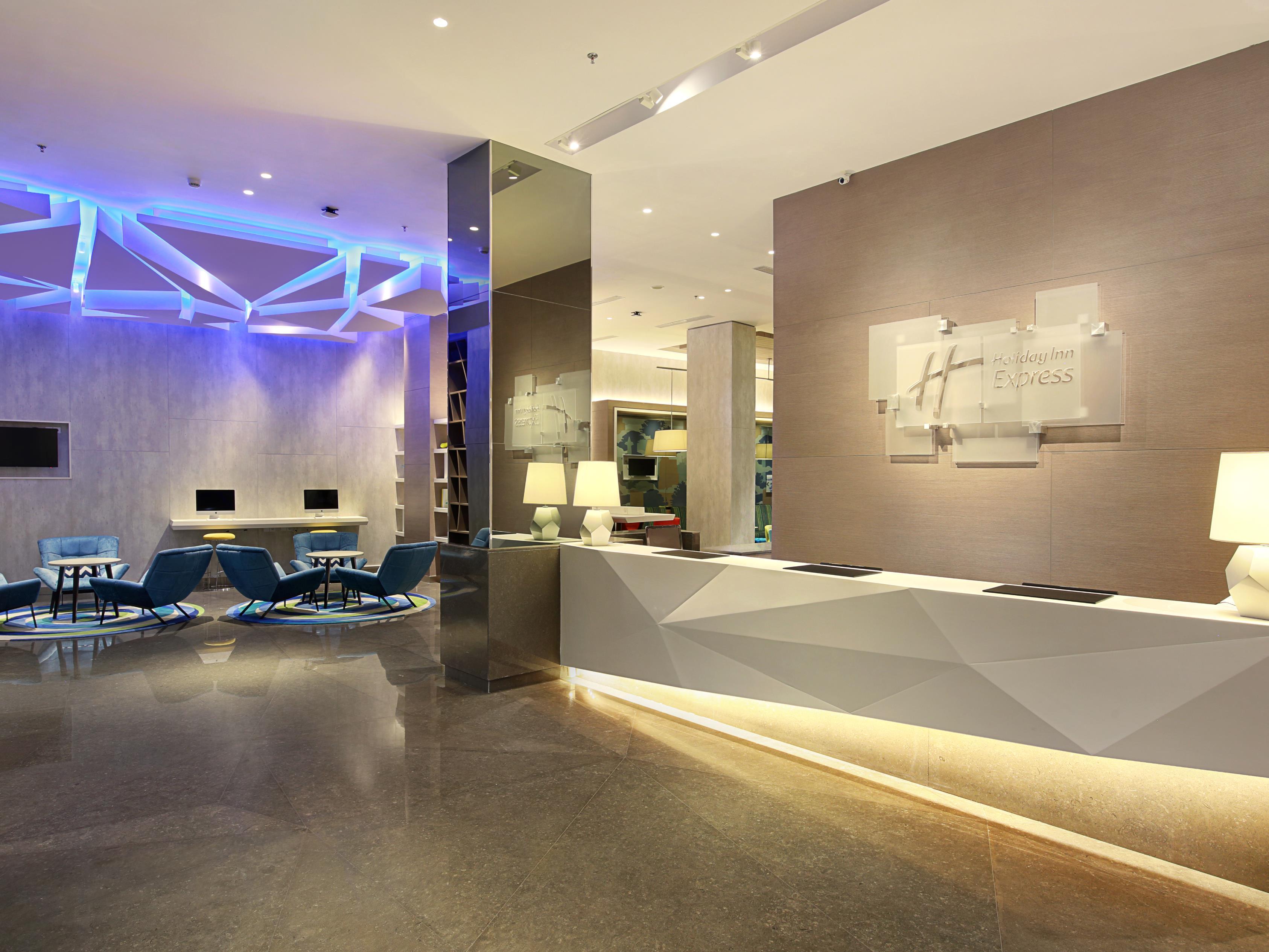 Holiday Inn Express Jakarta Wahid Hasyim By Ihg Exterior foto