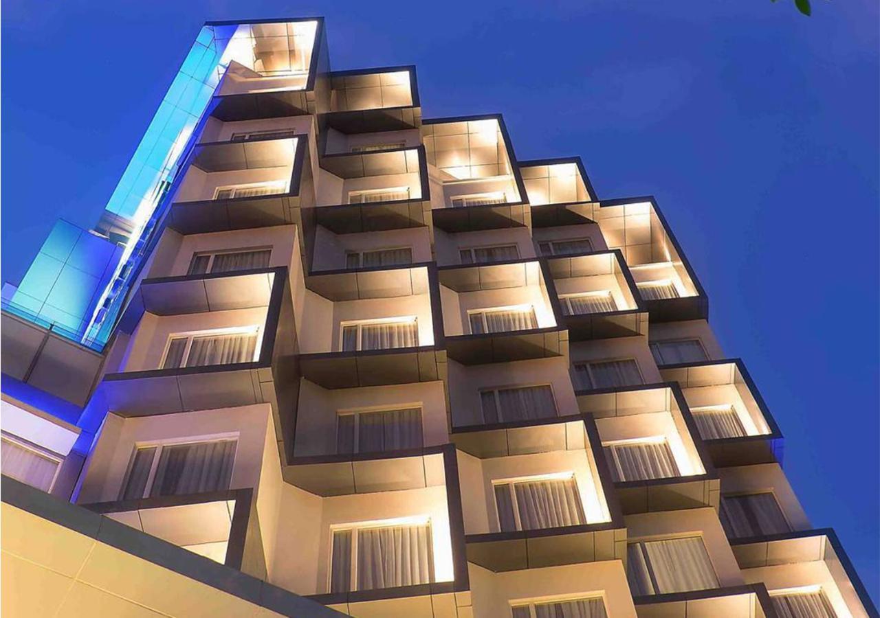 Holiday Inn Express Jakarta Wahid Hasyim By Ihg Exterior foto