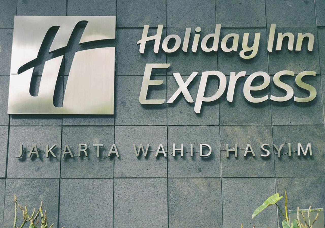 Holiday Inn Express Jakarta Wahid Hasyim By Ihg Exterior foto