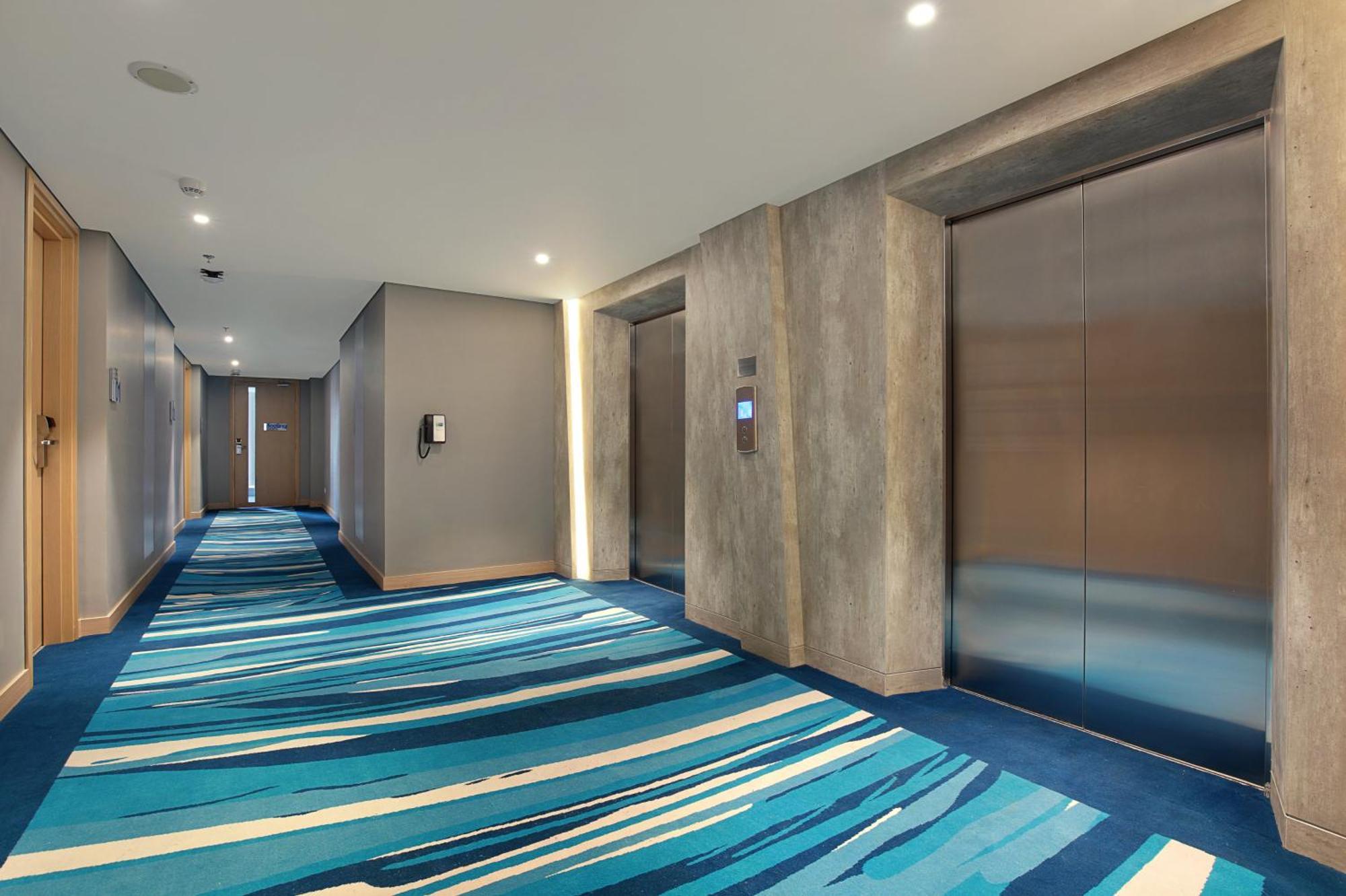 Holiday Inn Express Jakarta Wahid Hasyim By Ihg Exterior foto