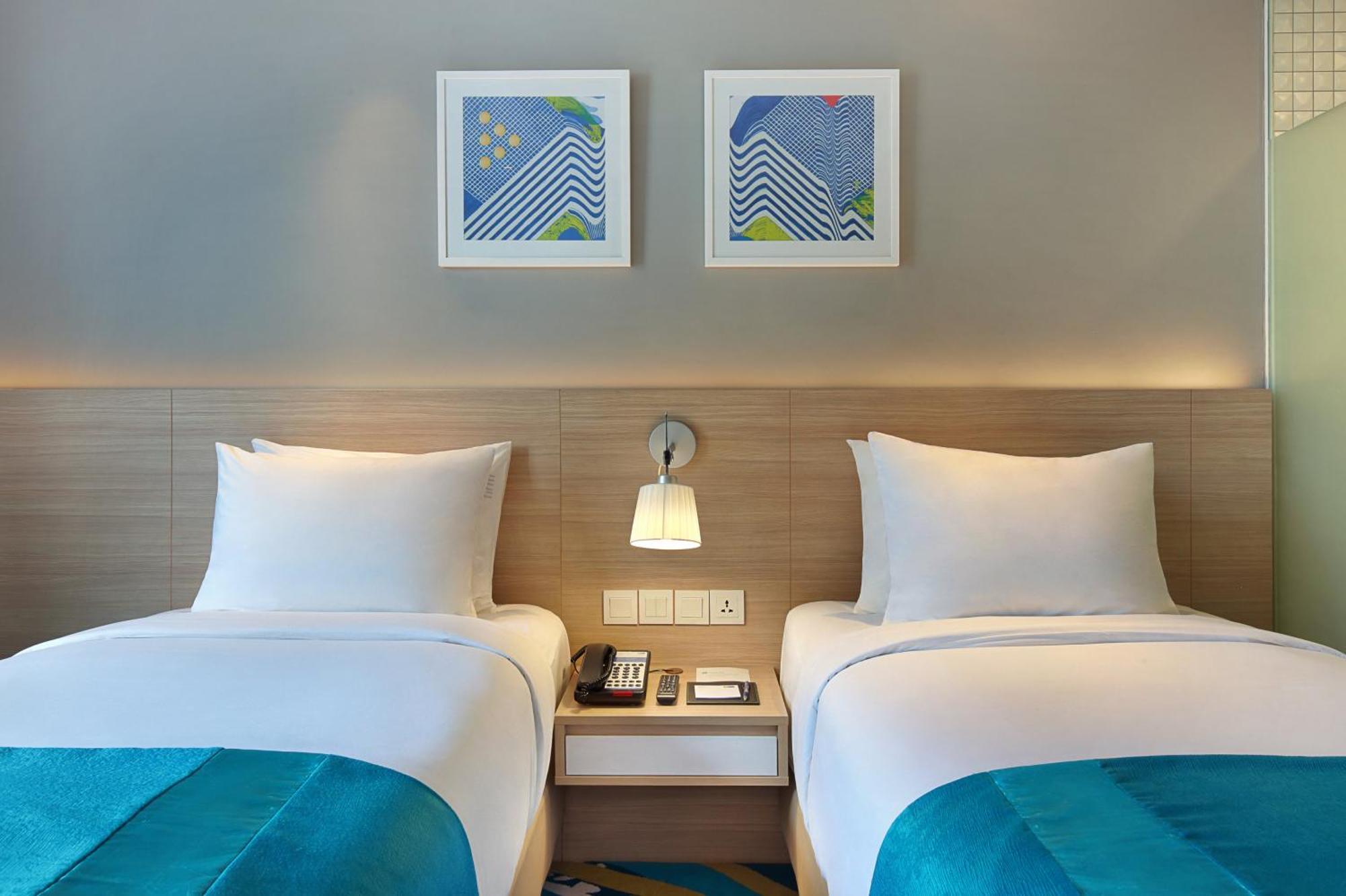 Holiday Inn Express Jakarta Wahid Hasyim By Ihg Exterior foto