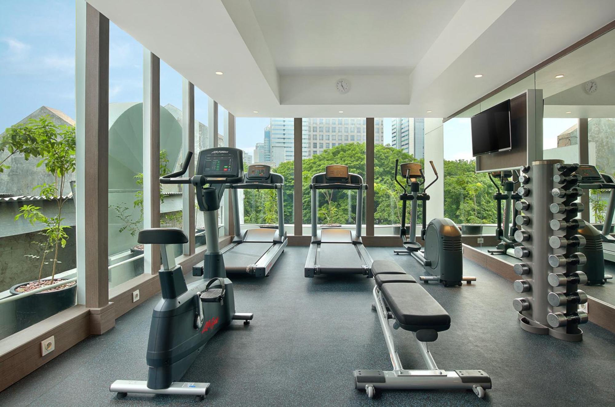Holiday Inn Express Jakarta Wahid Hasyim By Ihg Exterior foto