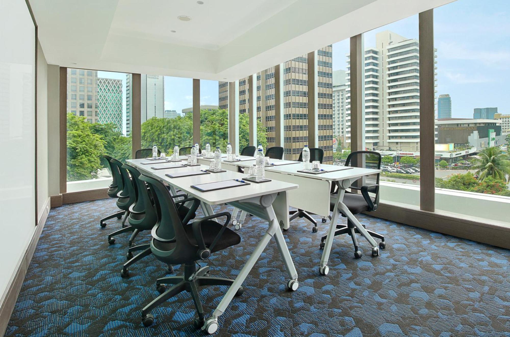 Holiday Inn Express Jakarta Wahid Hasyim By Ihg Exterior foto