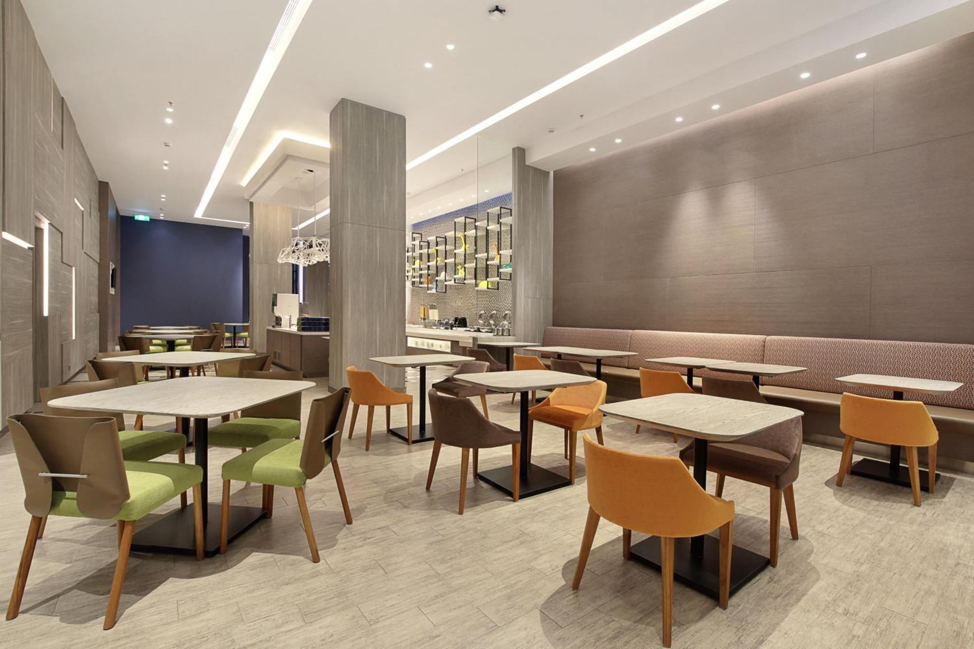 Holiday Inn Express Jakarta Wahid Hasyim By Ihg Exterior foto