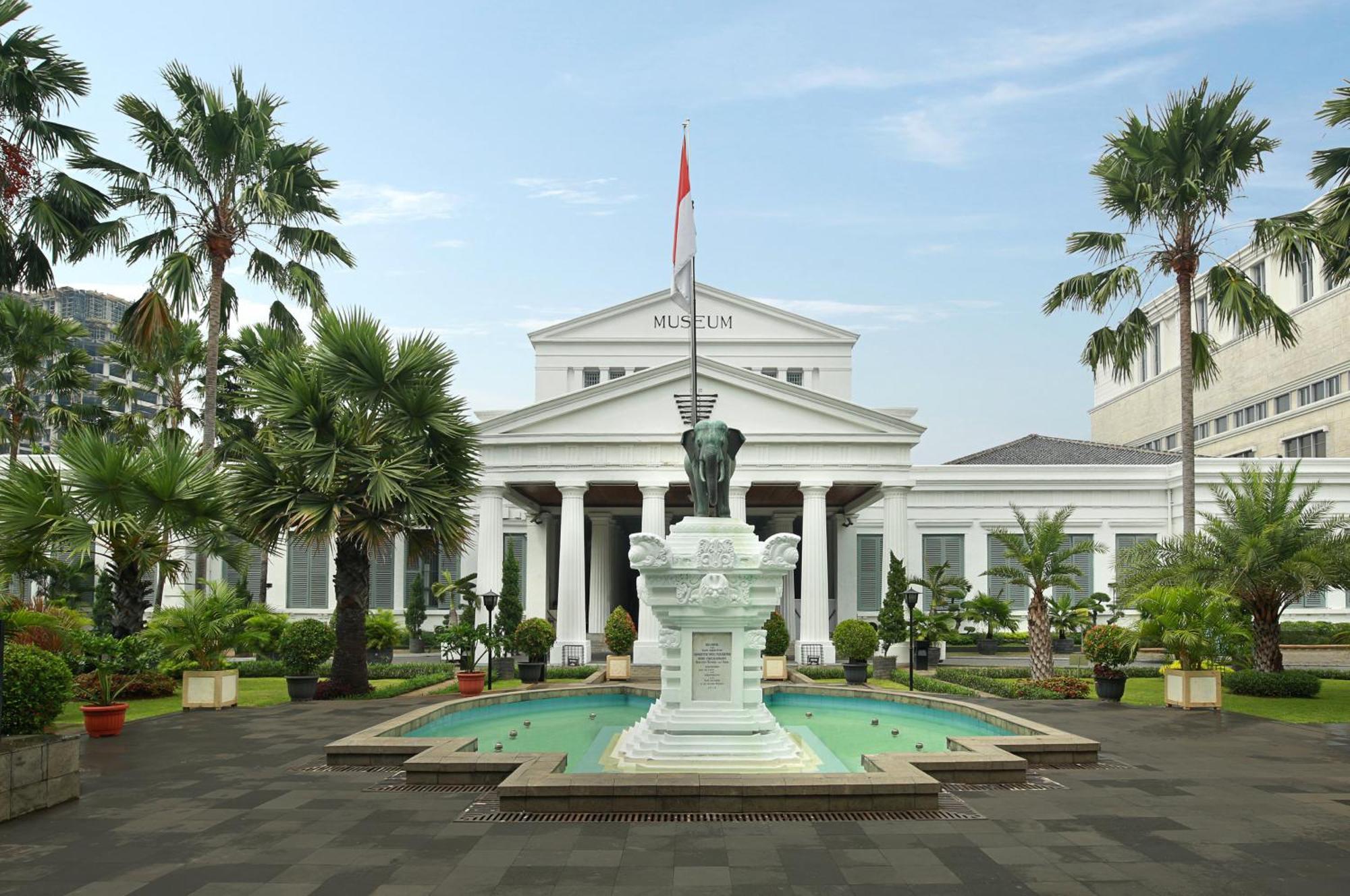 Holiday Inn Express Jakarta Wahid Hasyim By Ihg Exterior foto