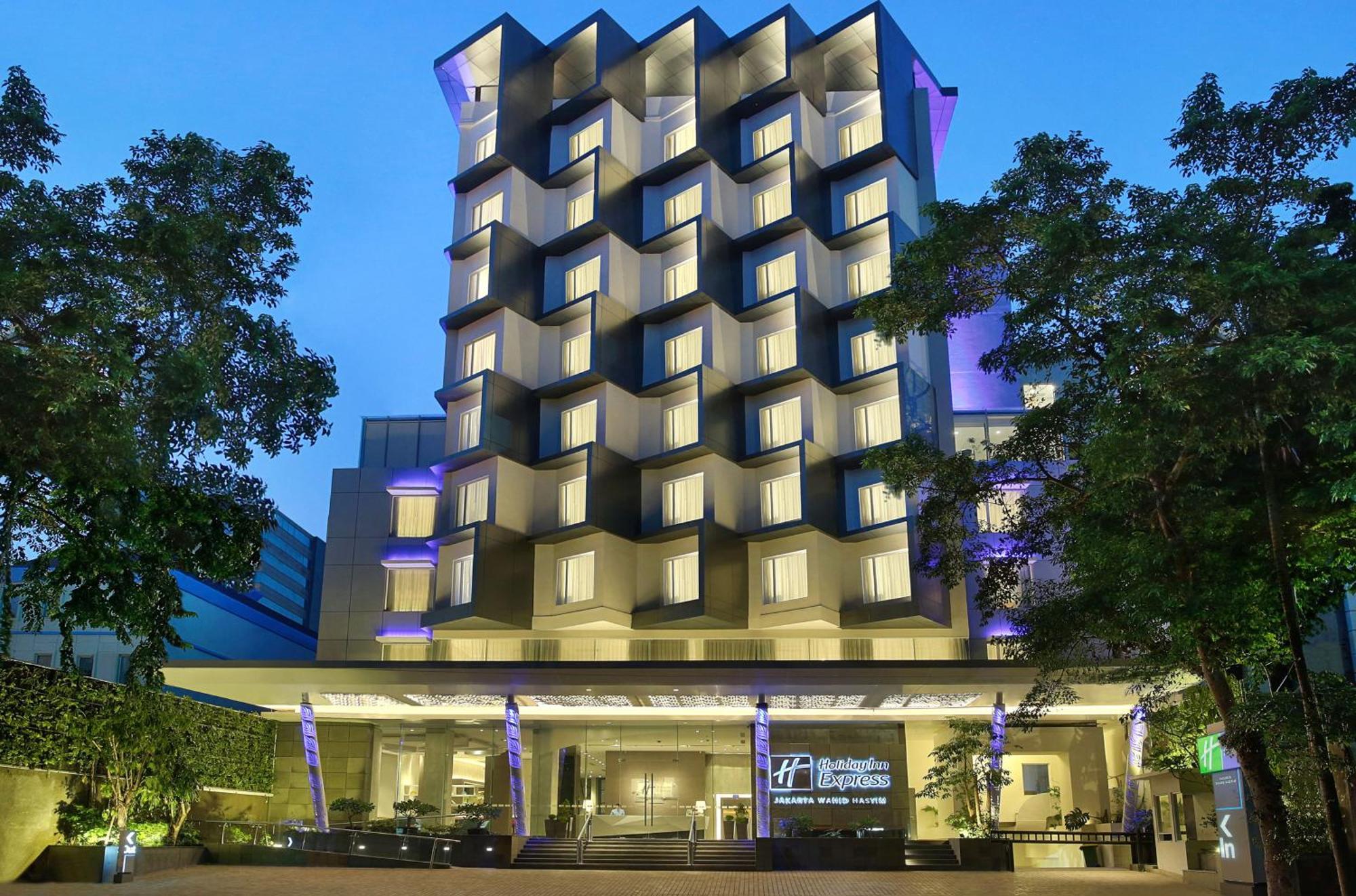 Holiday Inn Express Jakarta Wahid Hasyim By Ihg Exterior foto