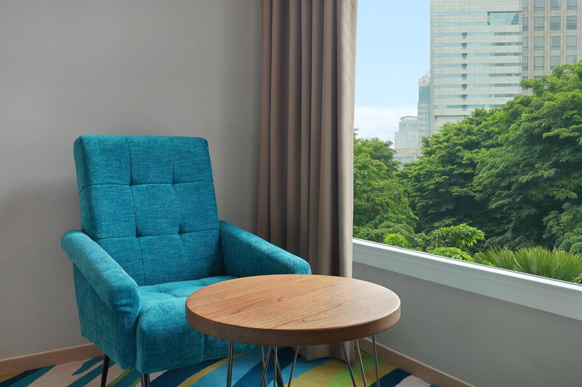 Holiday Inn Express Jakarta Wahid Hasyim By Ihg Exterior foto