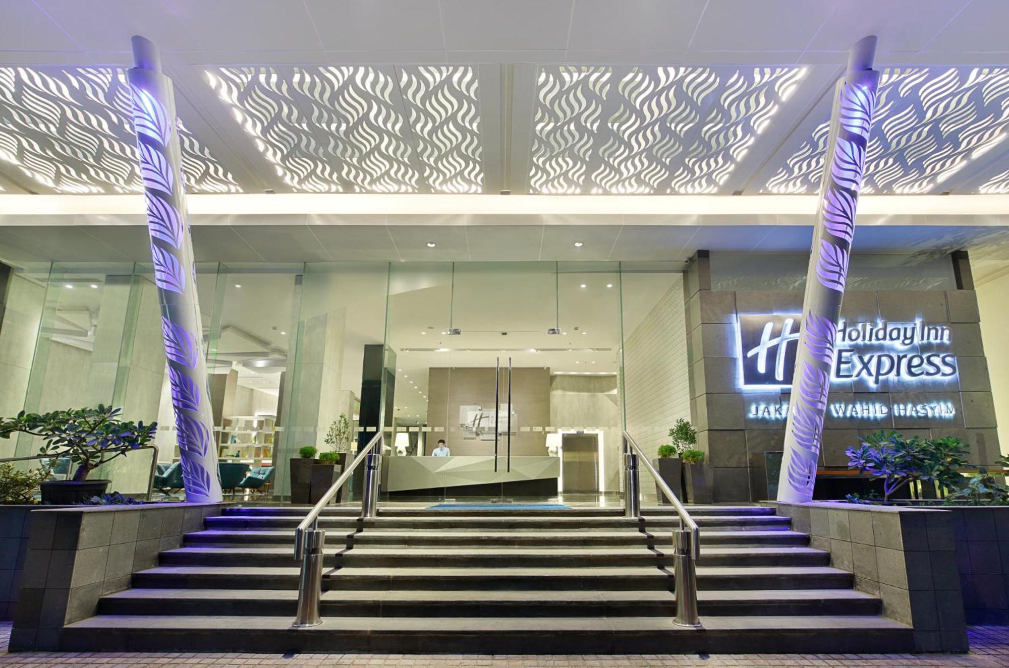 Holiday Inn Express Jakarta Wahid Hasyim By Ihg Exterior foto
