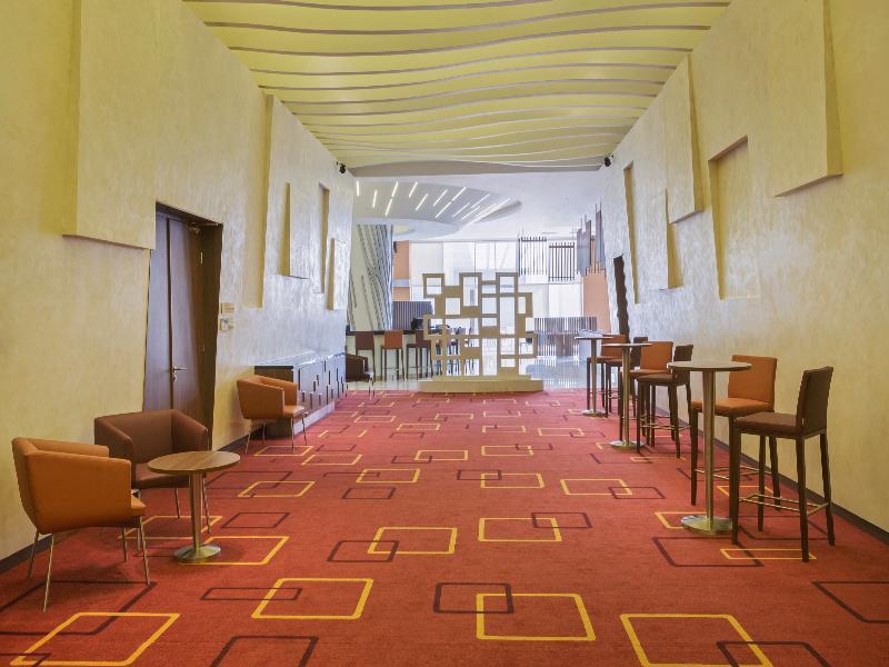 Holiday Inn Express Jakarta Wahid Hasyim By Ihg Exterior foto