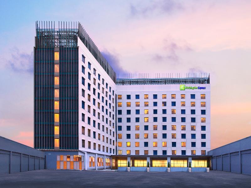 Holiday Inn Express Jakarta Wahid Hasyim By Ihg Exterior foto