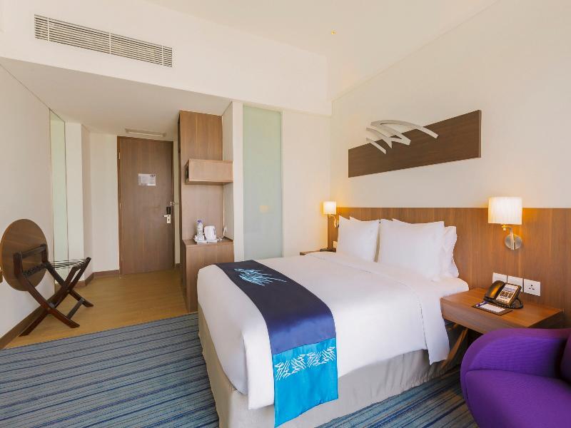 Holiday Inn Express Jakarta Wahid Hasyim By Ihg Exterior foto