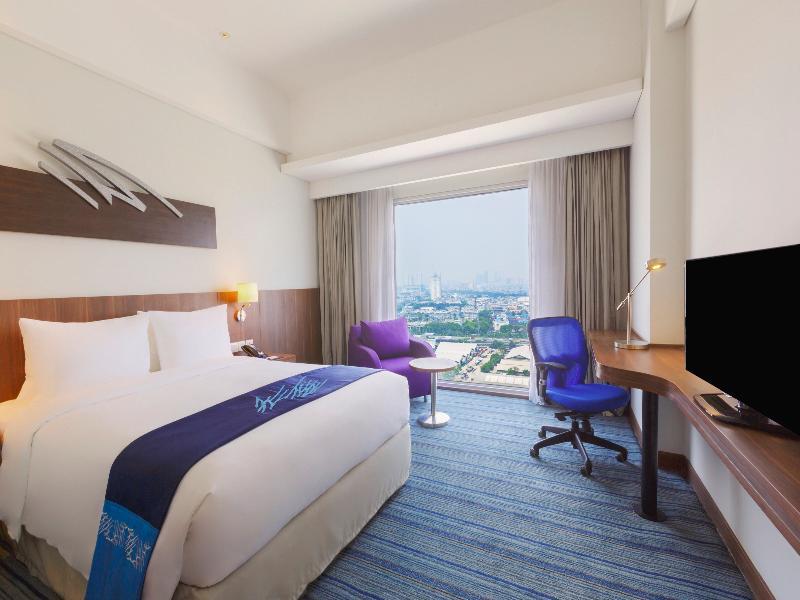 Holiday Inn Express Jakarta Wahid Hasyim By Ihg Exterior foto